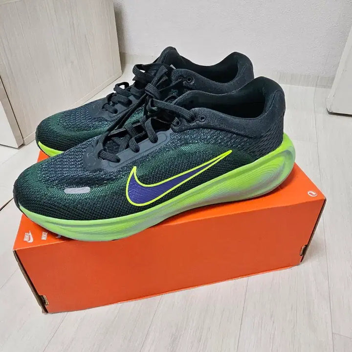 [SOLD OUT] 나이키 러닝화 245 스텔라라이드