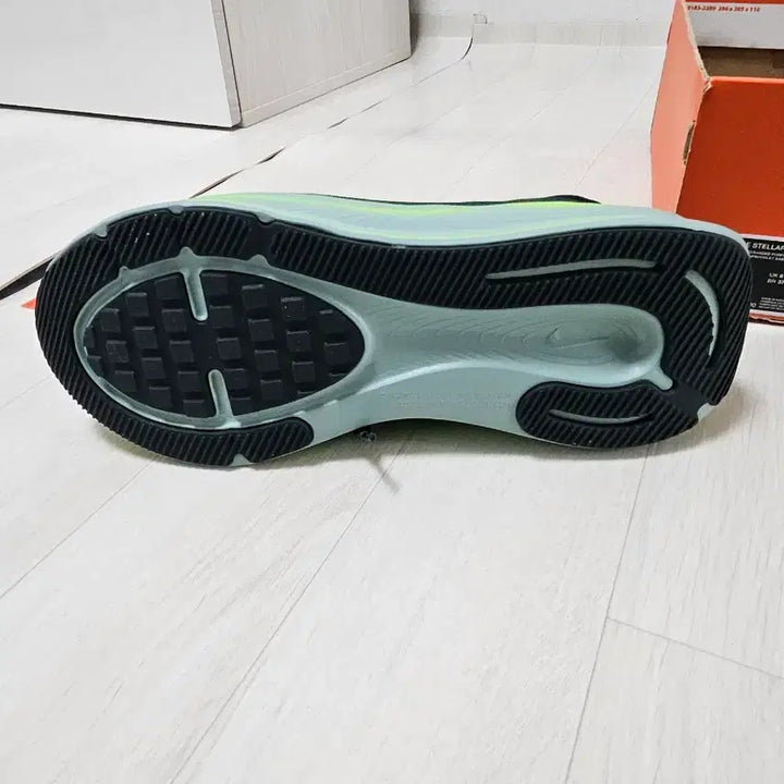 [SOLD OUT] 나이키 러닝화 245 스텔라라이드