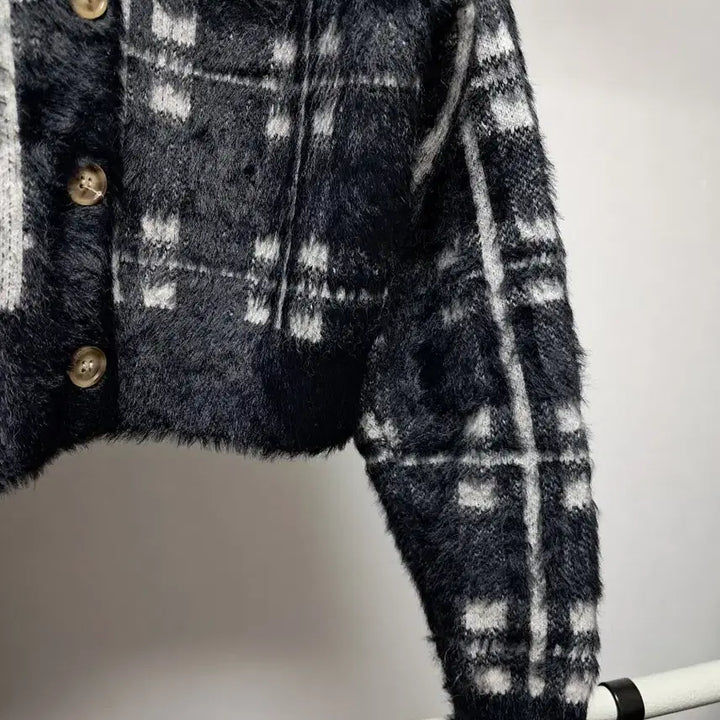 [BUNJANG] H&amp;M Black Checkered Crop Cardigan / H앤M 블랙 체크 크롭 가디건