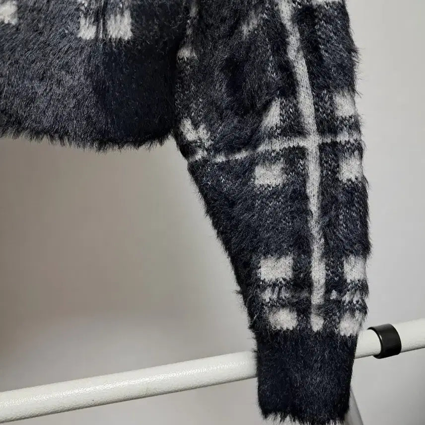 [BUNJANG] H&amp;M Black Checkered Crop Cardigan / H앤M 블랙 체크 크롭 가디건