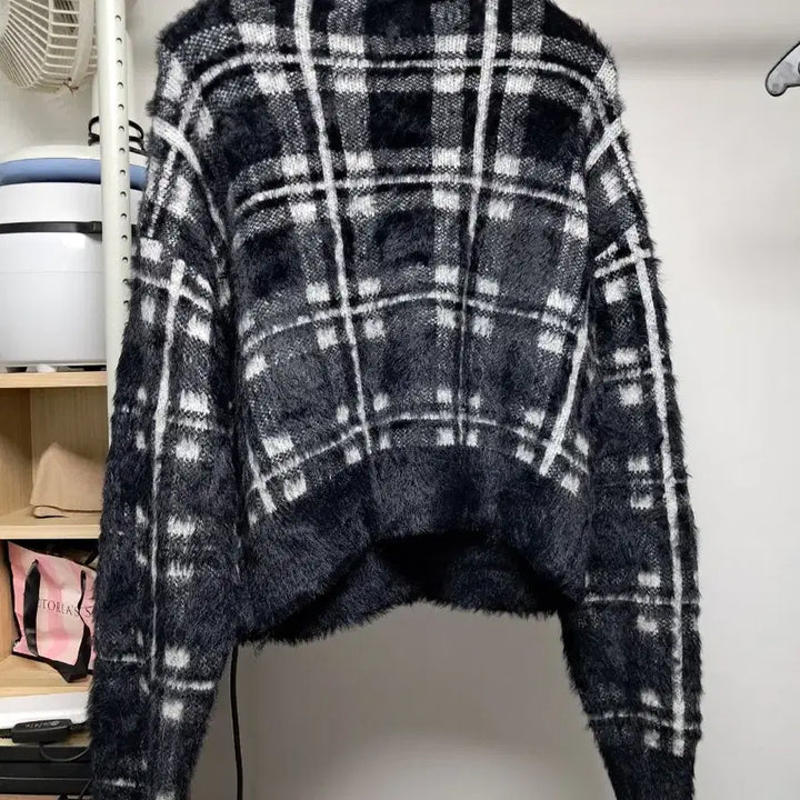 [BUNJANG] H&amp;M Black Checkered Crop Cardigan / H앤M 블랙 체크 크롭 가디건