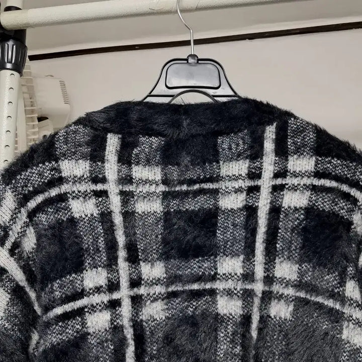 [BUNJANG] H&amp;M Black Checkered Crop Cardigan / H앤M 블랙 체크 크롭 가디건