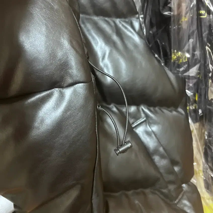 [SOLD OUT] LOWEL 오버핏 레더 패딩조끼