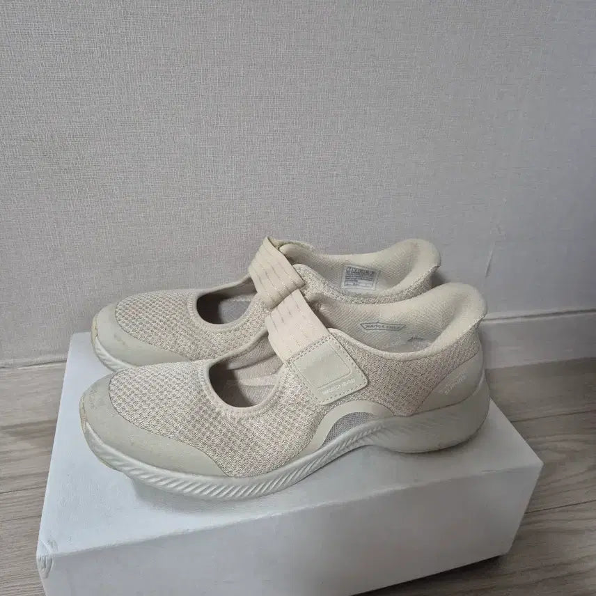 [SOLD OUT] 스케쳐스 메리제인 운동화 스니커즈 240