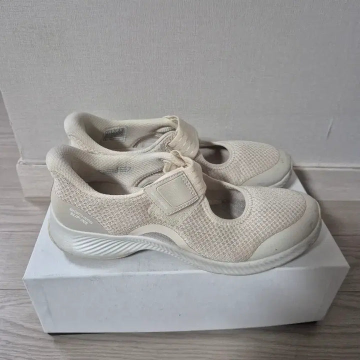 [SOLD OUT] 스케쳐스 메리제인 운동화 스니커즈 240