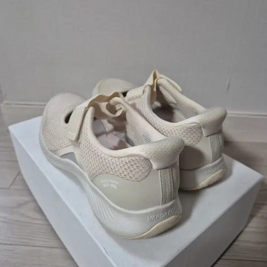 [SOLD OUT] 스케쳐스 메리제인 운동화 스니커즈 240