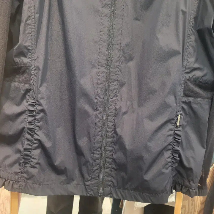 [SOLD OUT] [상태최상] 올포유 여성 메쉬 배색 바람막이 점퍼 (105/88사이즈)