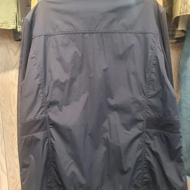 [SOLD OUT] [상태최상] 올포유 여성 메쉬 배색 바람막이 점퍼 (105/88사이즈)
