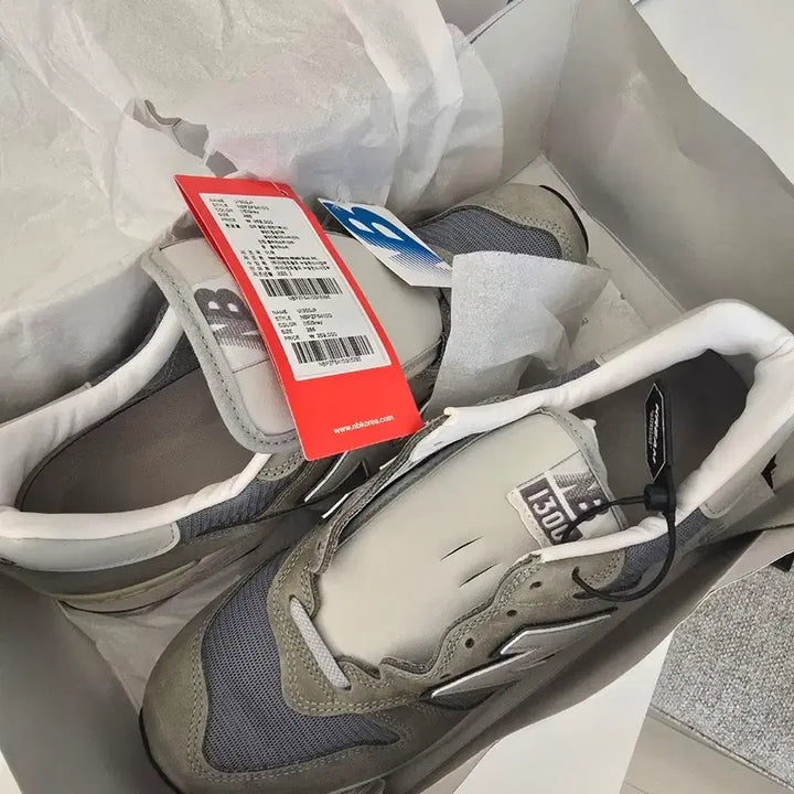[BUNJANG] New Balance 1300JP 285 Sneakers / 뉴발란스 1300JP 285 새제품
