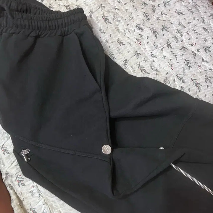 [SOLD OUT] [L] 로어링가드 오블리크 지퍼 헤비 웨이트 팬츠 블랙