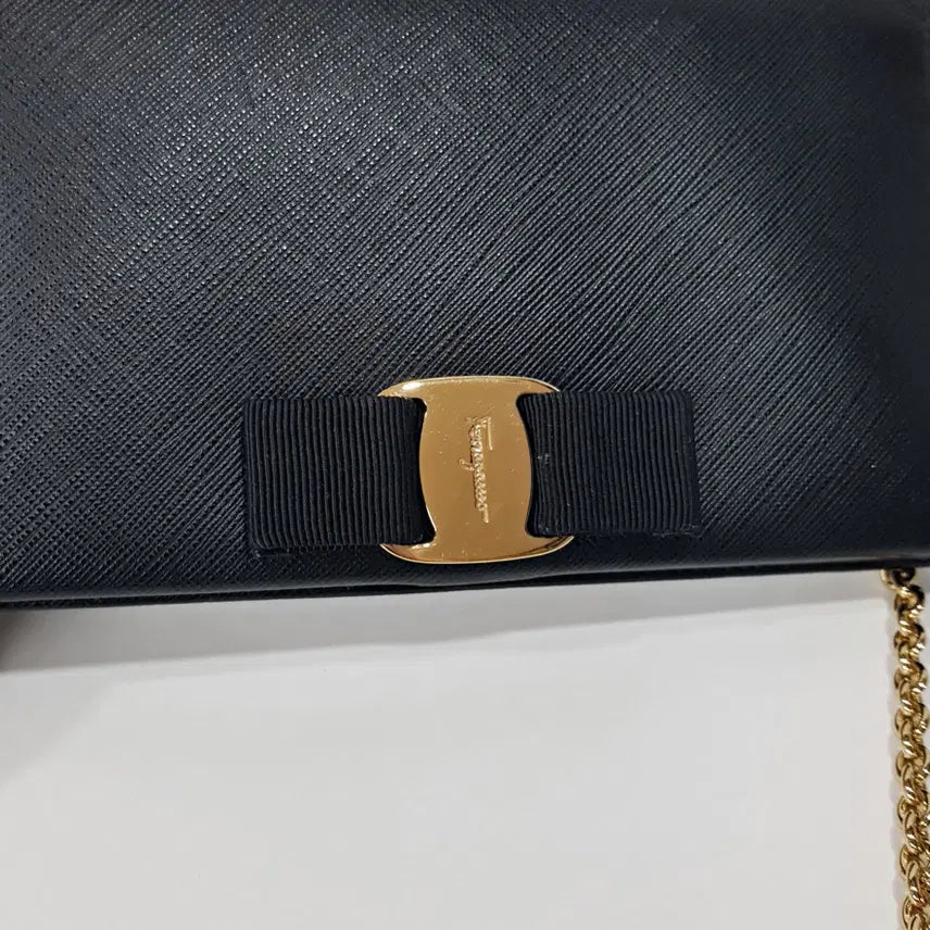 [BUNJANG] Ferragamo Ginny Chain Wallet Crossbody Bag / 정품)페라가모 지니 체인 지갑 크로스백