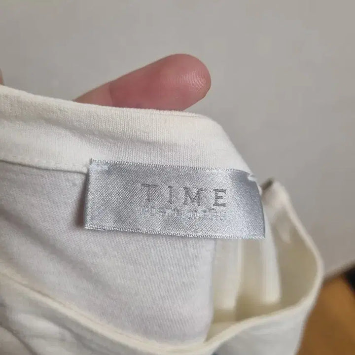 [BUNJANG] TIME White Striped Long Sleeve Shirt / TIME 타임 흰색 스트라이프 긴팔 티셔츠 21번