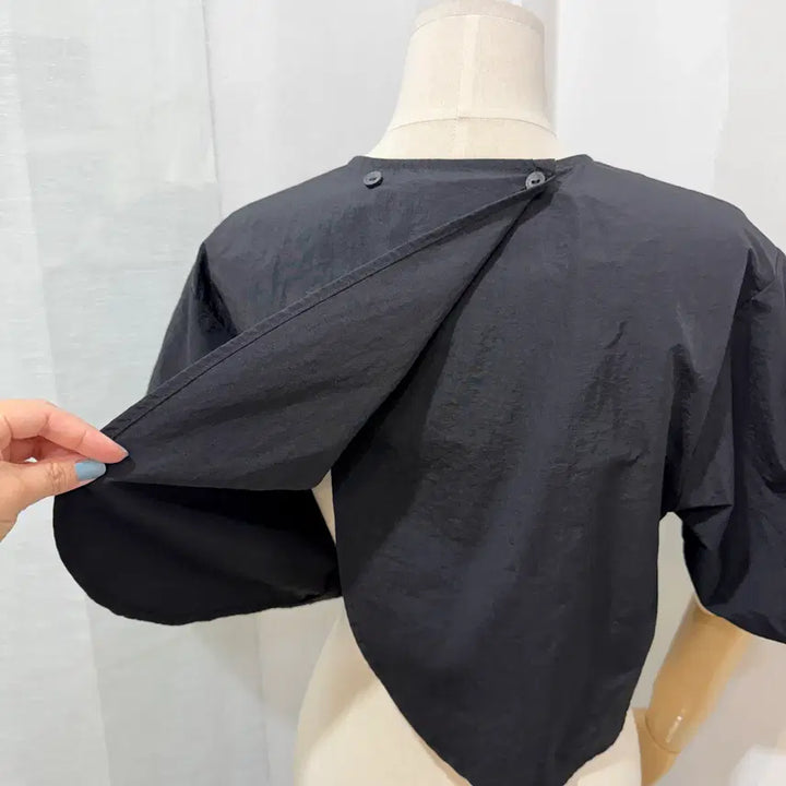 [BUNJANG] Black Crop Blouse / 뒷트임 바스락 블랙크롭블라우스 크롭셔츠 반팔블라우스3414