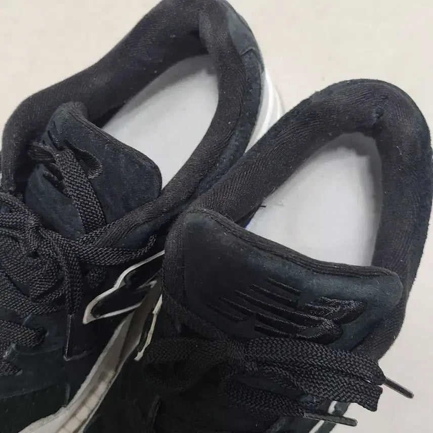 [BUNJANG] New Balance 530 Black Sneakers / 1) 250 뉴발란스 530 블랙 스니커즈
