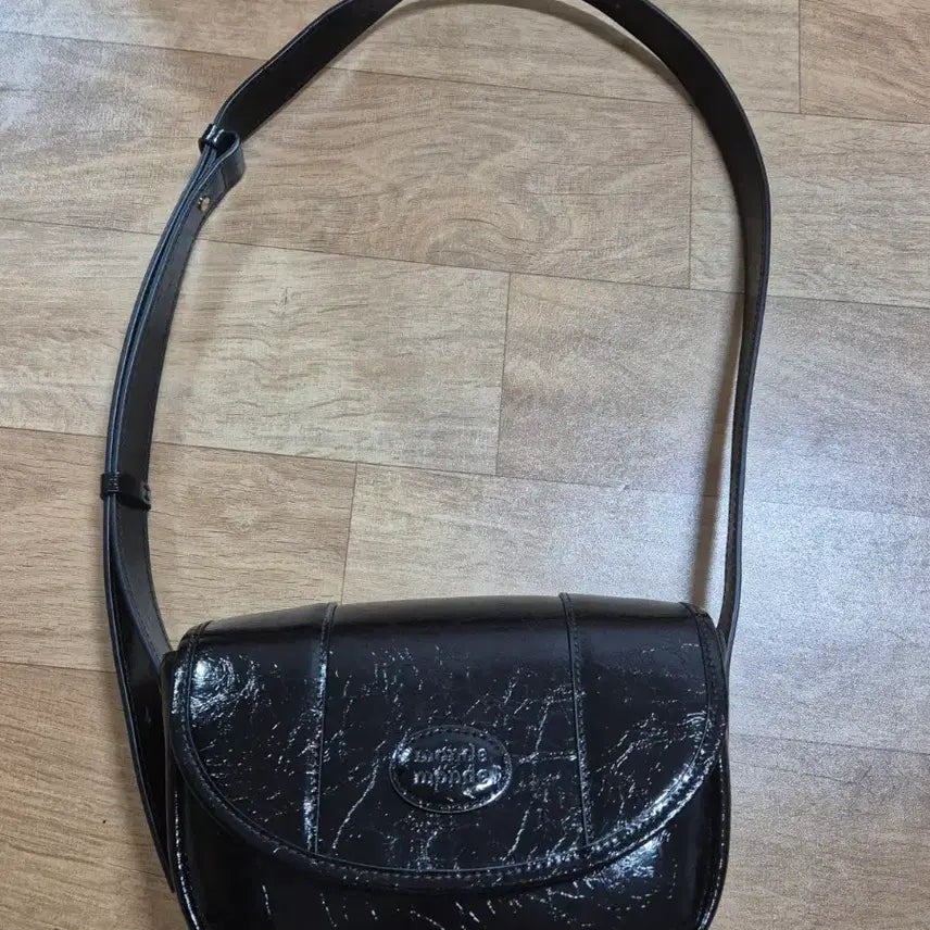 [BUNJANG] Mongde Monde Half Moon Mini Bag / 몽드몽드 하프문 미니백