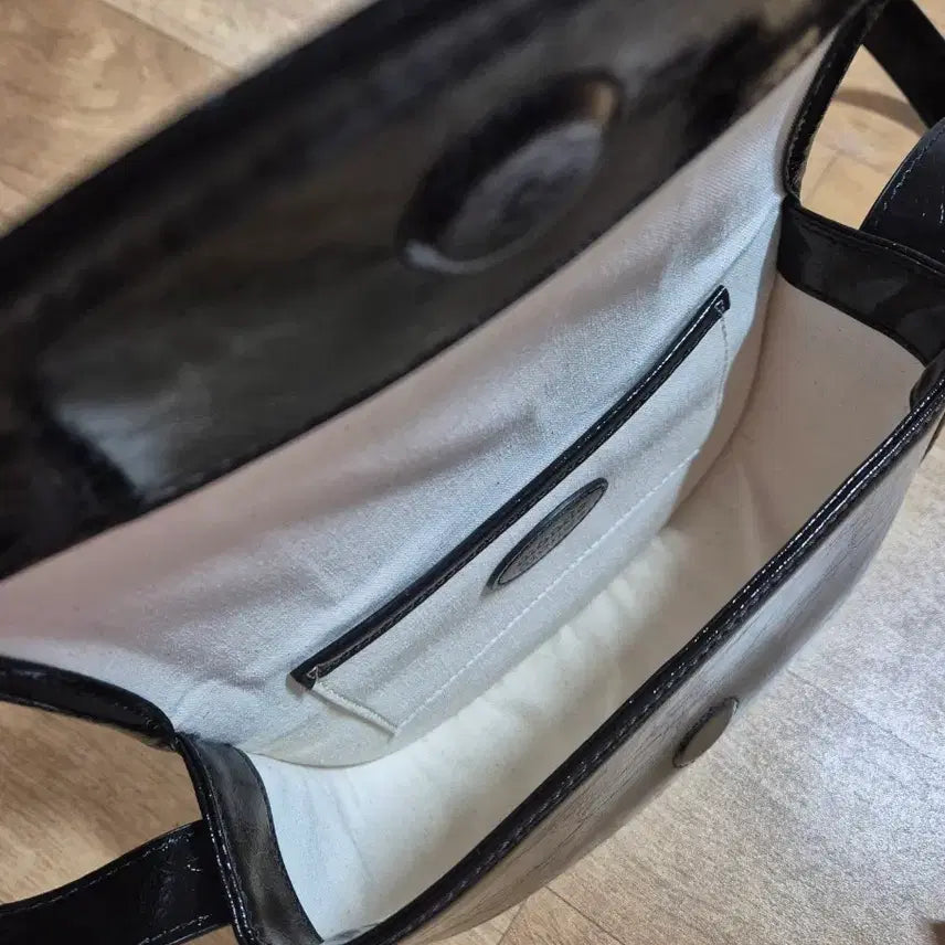 [BUNJANG] Mongde Monde Half Moon Mini Bag / 몽드몽드 하프문 미니백