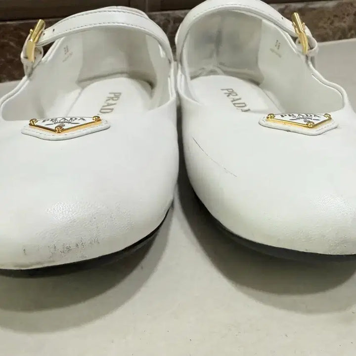 [BUNJANG] Prada Mary Jane Flat Shoes / 프라다 화이트 메리제인 플랫 슈즈 250