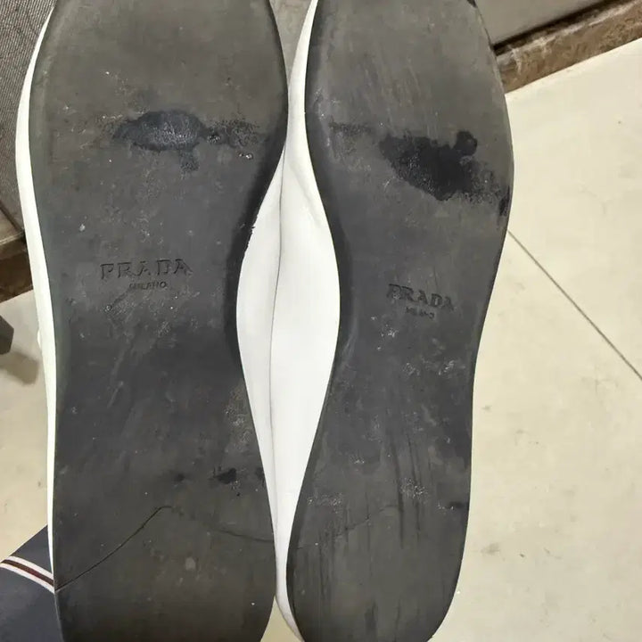 [BUNJANG] Prada Mary Jane Flat Shoes / 프라다 화이트 메리제인 플랫 슈즈 250