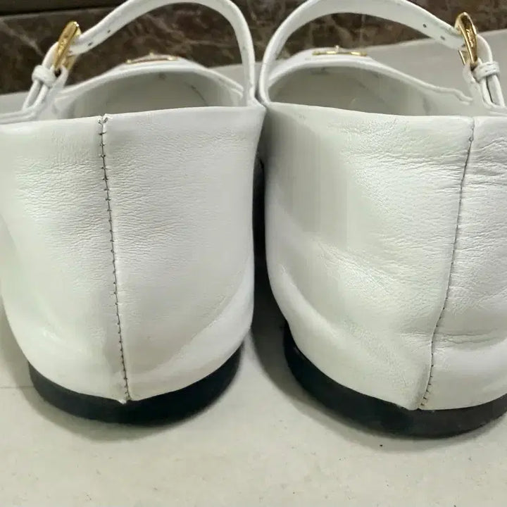 [BUNJANG] Prada Mary Jane Flat Shoes / 프라다 화이트 메리제인 플랫 슈즈 250