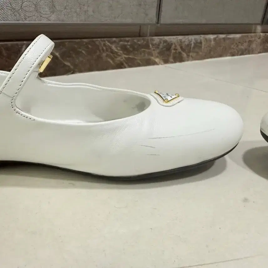[BUNJANG] Prada Mary Jane Flat Shoes / 프라다 화이트 메리제인 플랫 슈즈 250