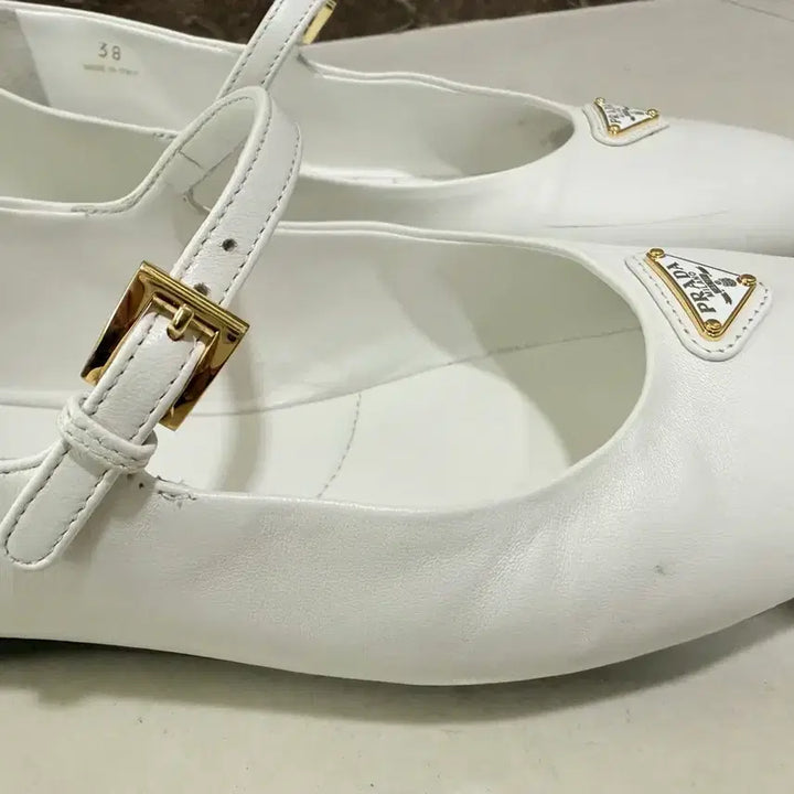 [BUNJANG] Prada Mary Jane Flat Shoes / 프라다 화이트 메리제인 플랫 슈즈 250
