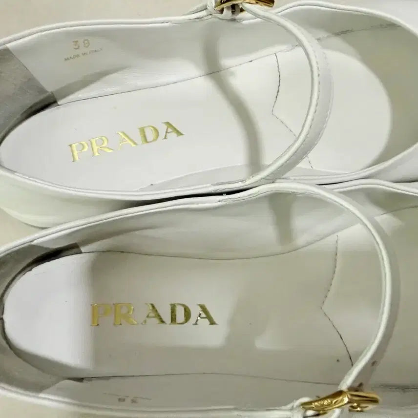 [BUNJANG] Prada Mary Jane Flat Shoes / 프라다 화이트 메리제인 플랫 슈즈 250