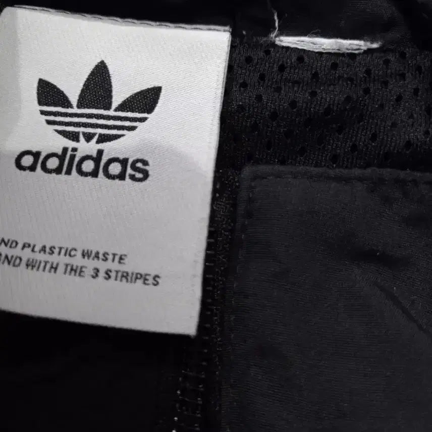 [BUNJANG] Adidas Lock Up Top Black and White Jacket / 아디다스 락업탑 블랙 검흰 자켓 95/M