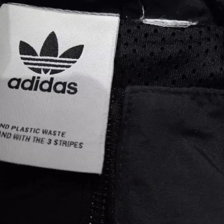 [BUNJANG] Adidas Lock Up Top Black and White Jacket / 아디다스 락업탑 블랙 검흰 자켓 95/M