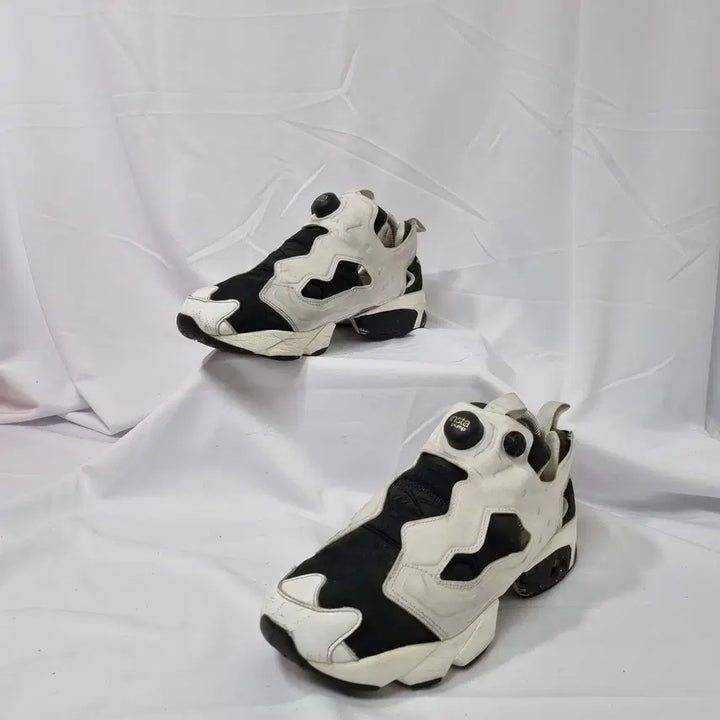 [BUNJANG] Reebok InstaPump Fury Panda Sneakers (Vintage) / 빈티지하서 260 리복 펌프 인스타 퓨리 판다 스니커즈