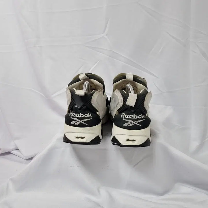 [BUNJANG] Reebok InstaPump Fury Panda Sneakers (Vintage) / 빈티지하서 260 리복 펌프 인스타 퓨리 판다 스니커즈