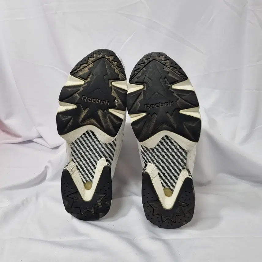 [BUNJANG] Reebok InstaPump Fury Panda Sneakers (Vintage) / 빈티지하서 260 리복 펌프 인스타 퓨리 판다 스니커즈