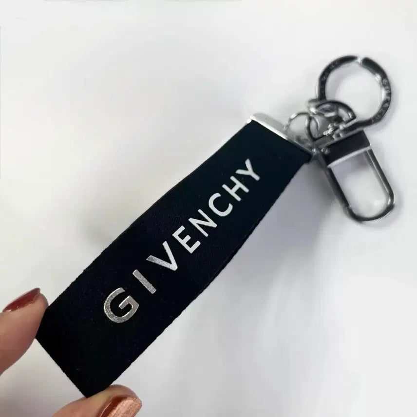 [BUNJANG] Givenchy Keyring / 지방시 키링