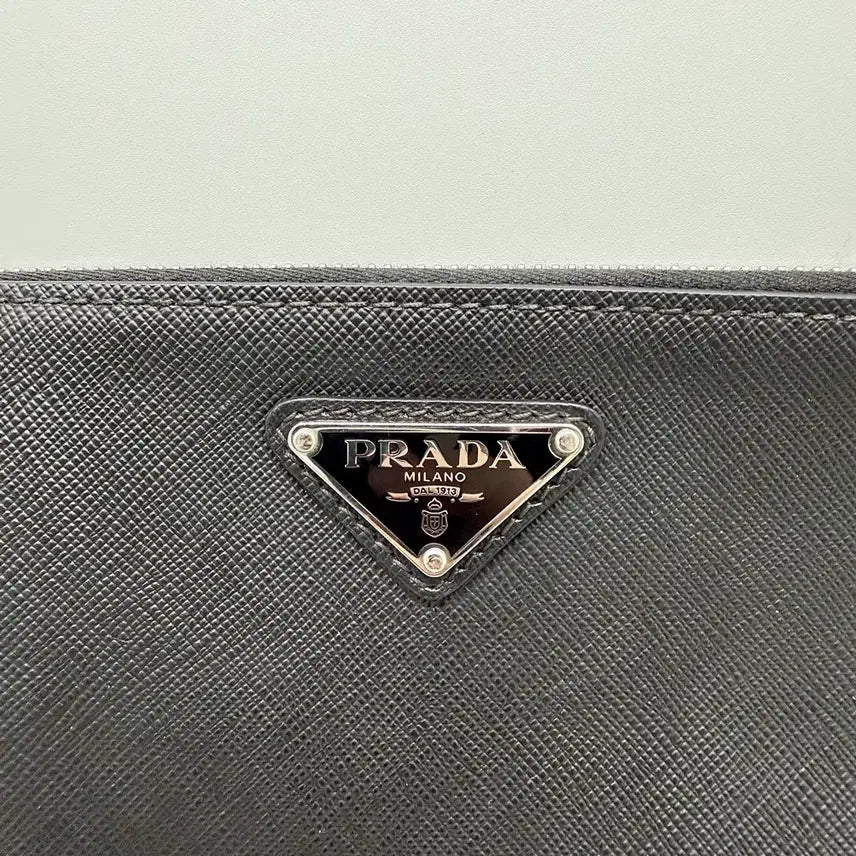 [BUNJANG] Prada Saffiano Leather Clutch Bag 2NH001 / [프라다] 사피아노 삼각로고 소가죽 클러치백 2NH001 / A급