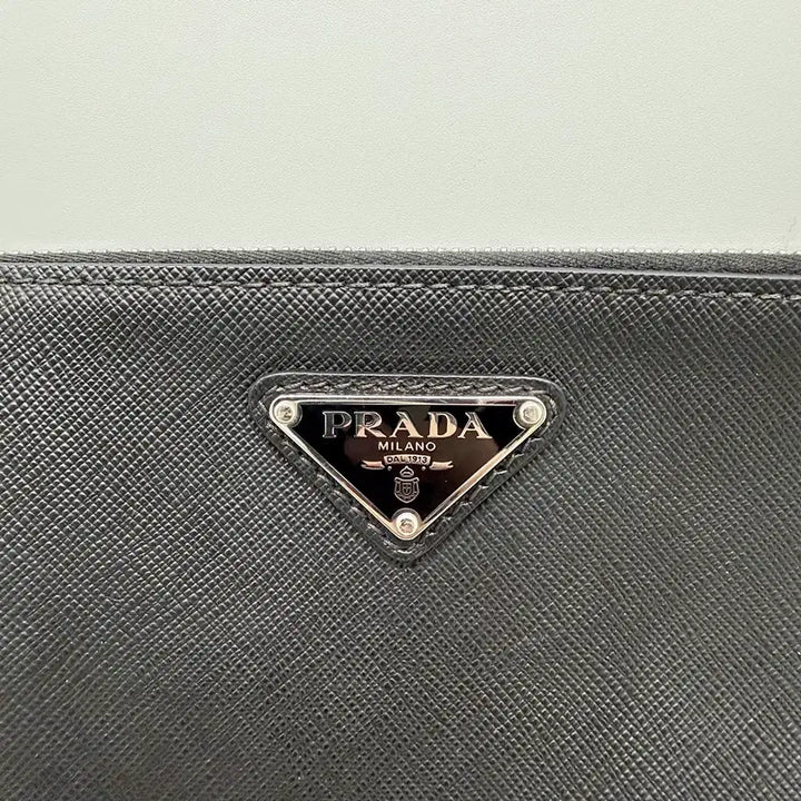 [BUNJANG] Prada Saffiano Leather Clutch Bag 2NH001 / [프라다] 사피아노 삼각로고 소가죽 클러치백 2NH001 / A급