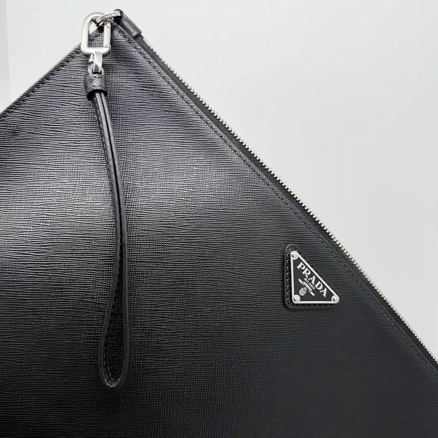 [BUNJANG] Prada Saffiano Leather Clutch Bag 2NH001 / [프라다] 사피아노 삼각로고 소가죽 클러치백 2NH001 / A급