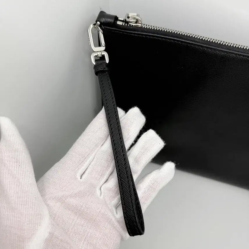 [BUNJANG] Prada Saffiano Leather Clutch Bag 2NH001 / [프라다] 사피아노 삼각로고 소가죽 클러치백 2NH001 / A급