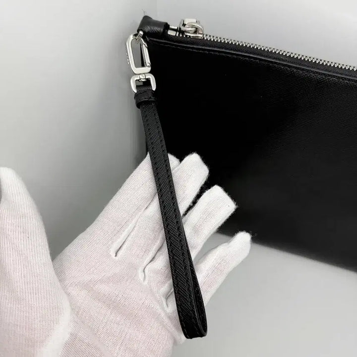 [BUNJANG] Prada Saffiano Leather Clutch Bag 2NH001 / [프라다] 사피아노 삼각로고 소가죽 클러치백 2NH001 / A급