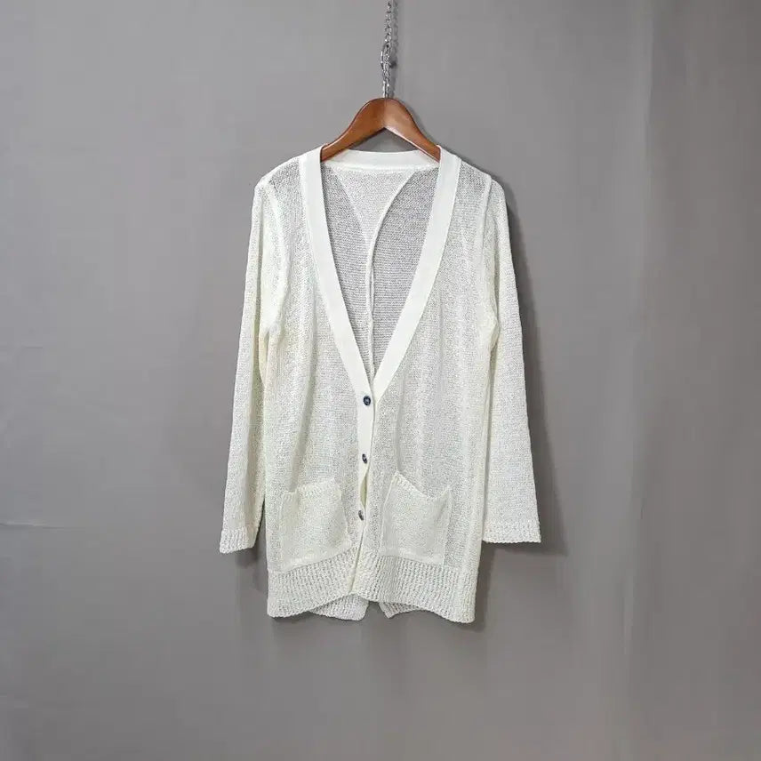 [BUNJANG] Ivory V-Neck Knit Cardigan / 아이보리 단추포인트 뒷트임 브이넥 니트 가디건