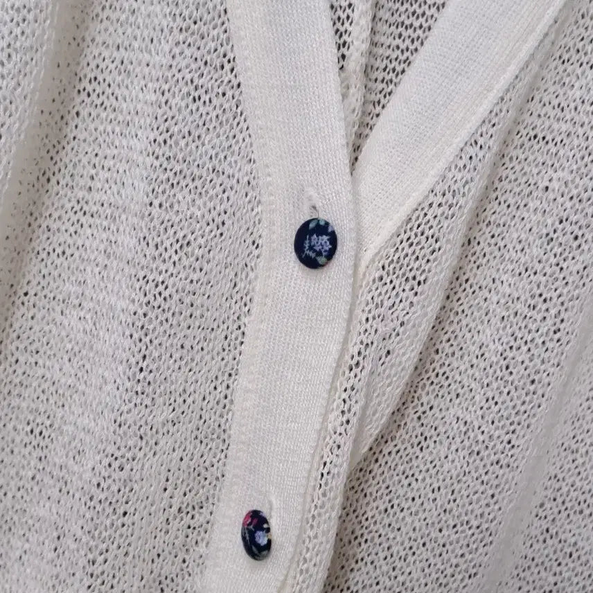 [BUNJANG] Ivory V-Neck Knit Cardigan / 아이보리 단추포인트 뒷트임 브이넥 니트 가디건
