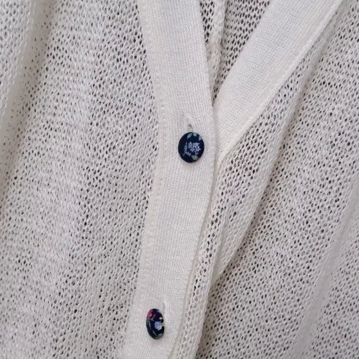 [BUNJANG] Ivory V-Neck Knit Cardigan / 아이보리 단추포인트 뒷트임 브이넥 니트 가디건