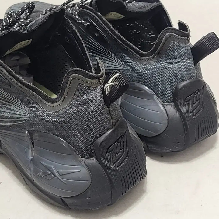 [BUNJANG] Reebok Zig Kinetica Sneakers / 1) 245 리복 Zig Kinetica 운동화 A급