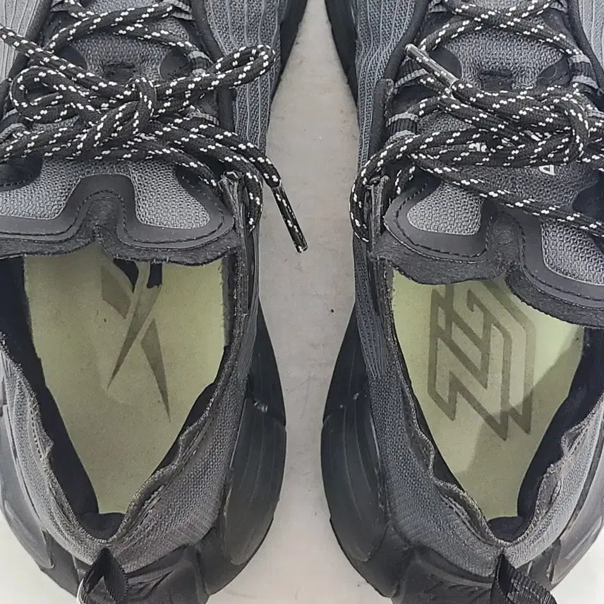 [BUNJANG] Reebok Zig Kinetica Sneakers / 1) 245 리복 Zig Kinetica 운동화 A급