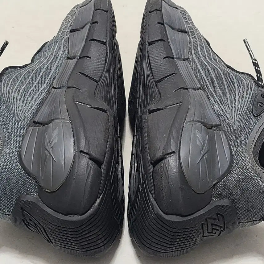 [BUNJANG] Reebok Zig Kinetica Sneakers / 1) 245 리복 Zig Kinetica 운동화 A급