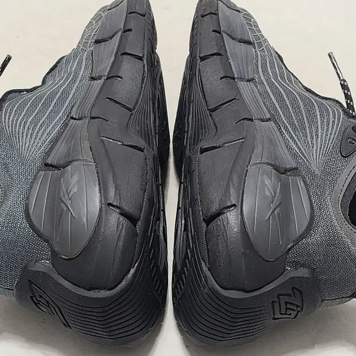 [BUNJANG] Reebok Zig Kinetica Sneakers / 1) 245 리복 Zig Kinetica 운동화 A급