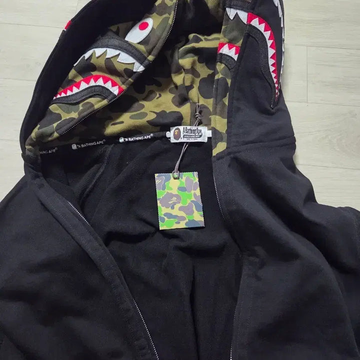 [SOLD OUT] 베이프 퍼스트 카모 샤크 풀 집 더블 후드 블랙 팝니다.
