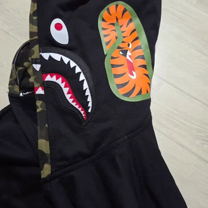 [SOLD OUT] 베이프 퍼스트 카모 샤크 풀 집 더블 후드 블랙 팝니다.