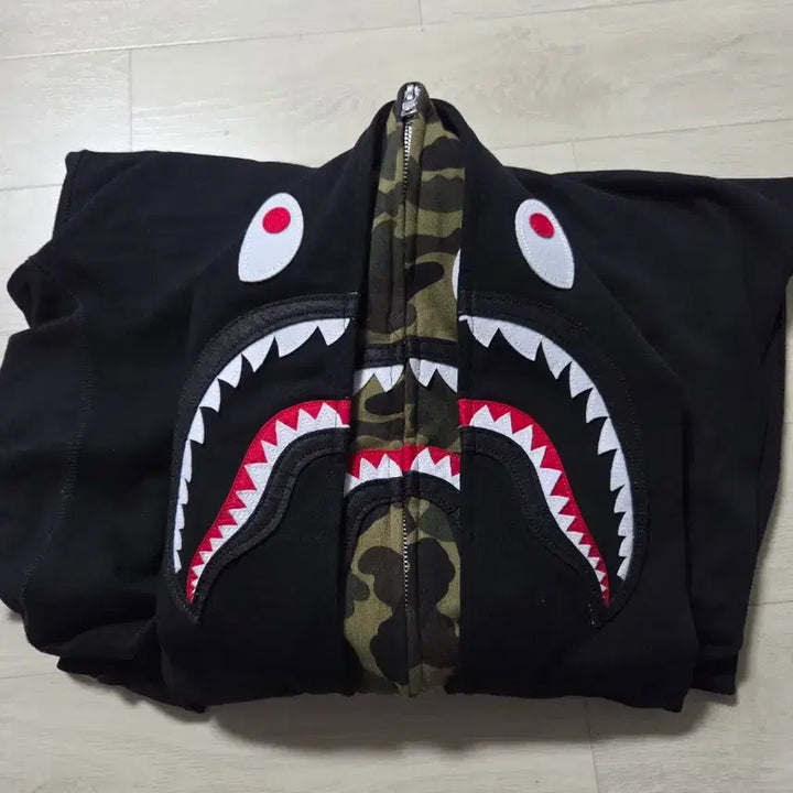 [SOLD OUT] 베이프 퍼스트 카모 샤크 풀 집 더블 후드 블랙 팝니다.