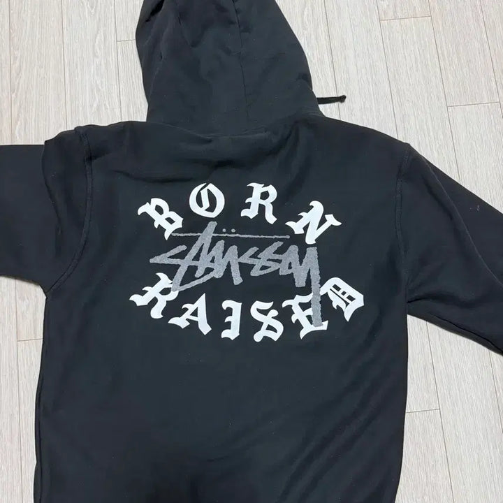 [SOLD OUT] 스투시 본앤레이즈드 로고 후드집업 L 팝니다