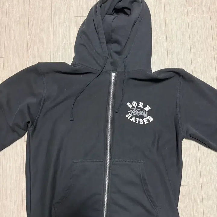 [SOLD OUT] 스투시 본앤레이즈드 로고 후드집업 L 팝니다