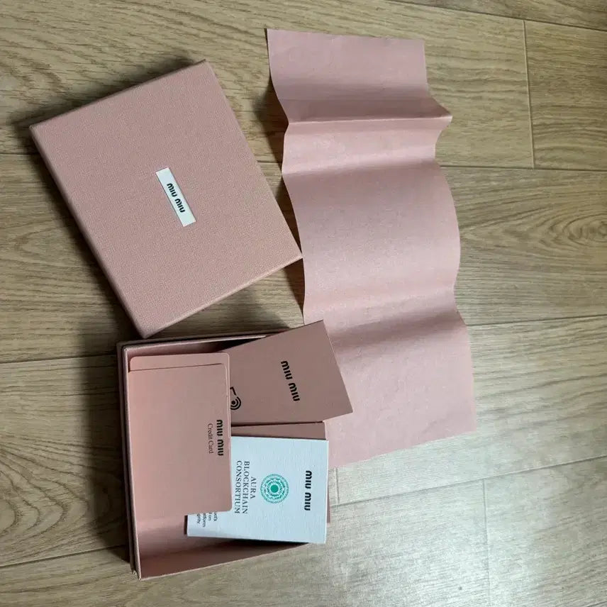 [SOLD OUT] 미우미우 마테라쎄 카드지갑 브라운 판매합니다